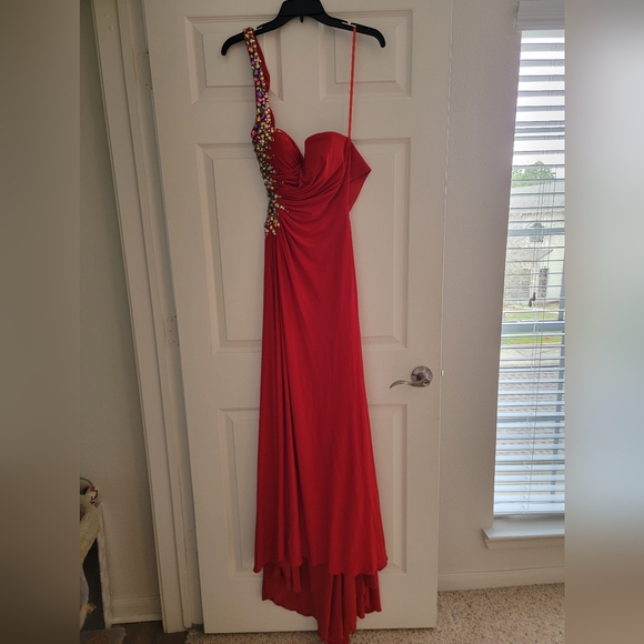 Red Backless Evening Formal Gown Size 2 - Picture 8 of 11